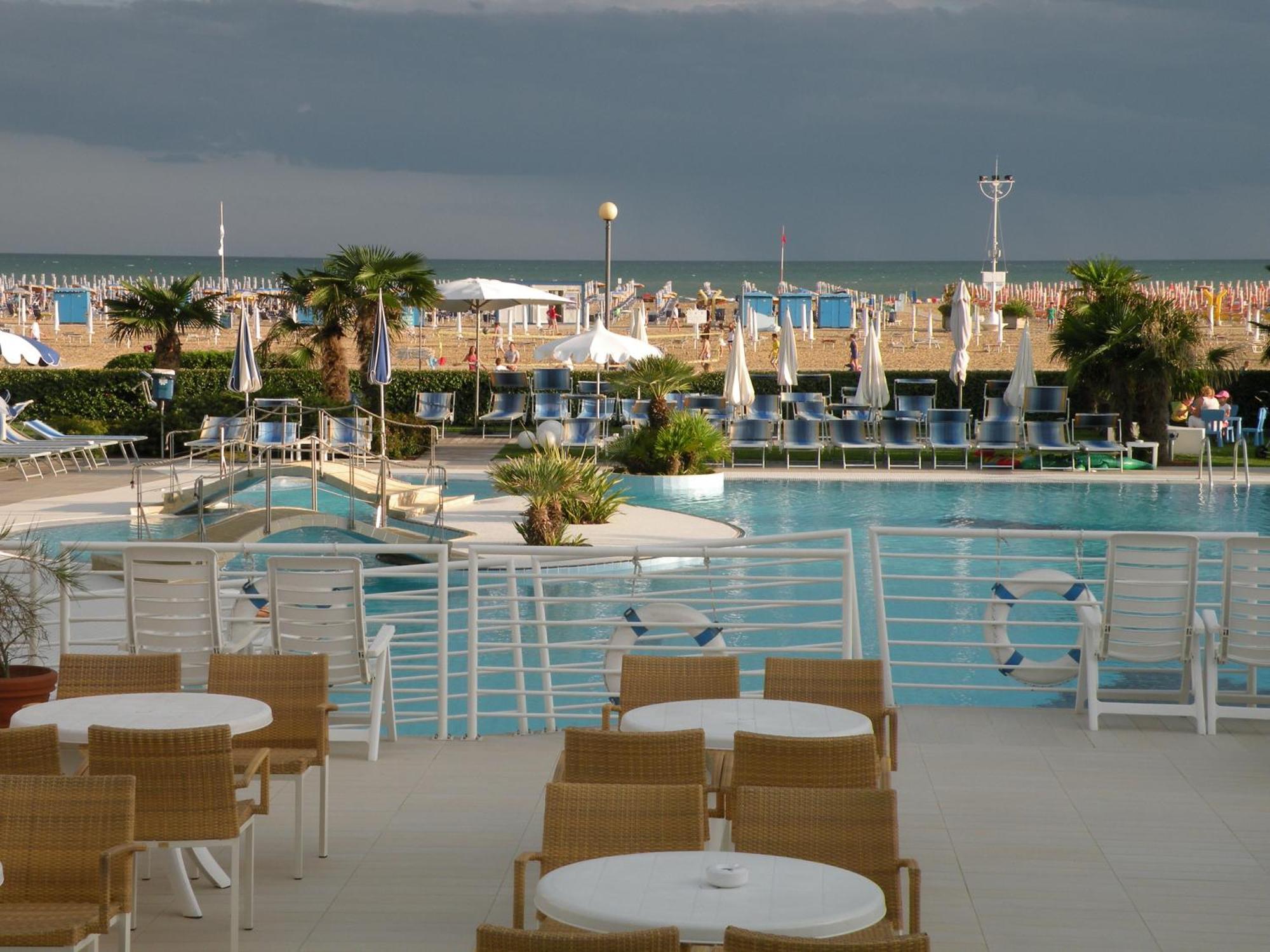 Majestic Beach Hotel & Wellness Bibione Kültér fotó