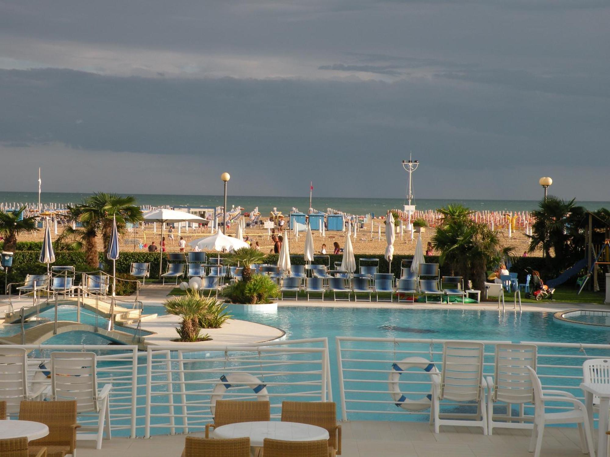 Majestic Beach Hotel & Wellness Bibione Kültér fotó